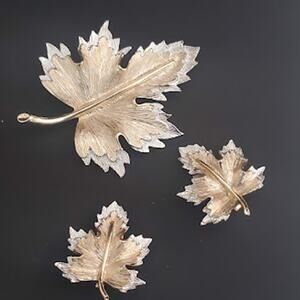 Sarah Coventry Vintage Maple Leaf Brooch & Clip On Earrings Silver and Gold Tone